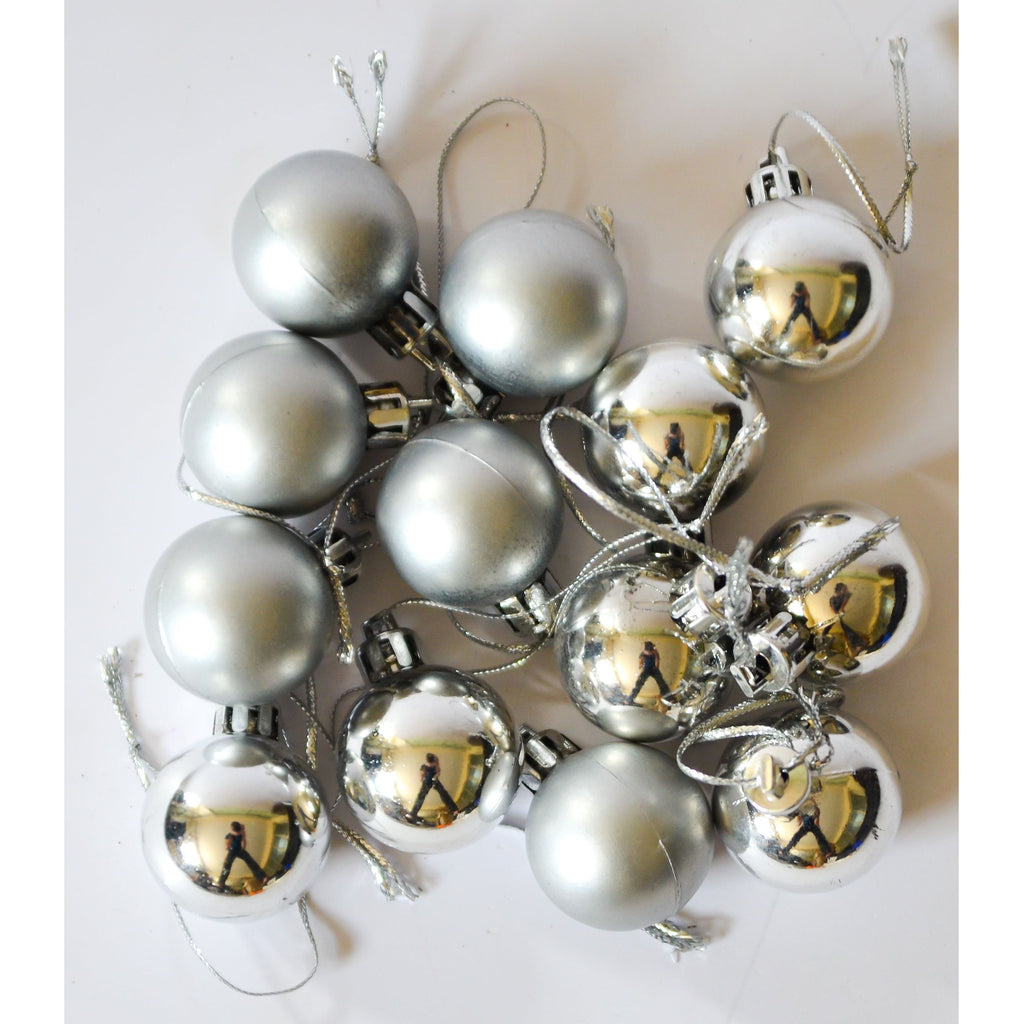 Gray Many Silver Ball Christmas Decor 19V3409 Toyzoona CR28.jpg Seasonal